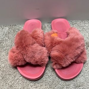 Pink faux fur slippers
